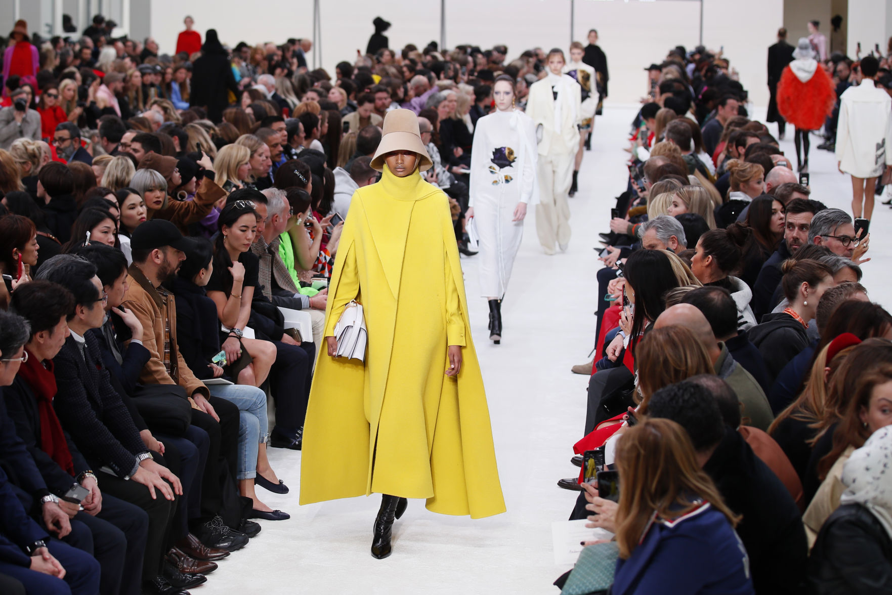 Paris Fashion 2019 F/W Valentino
